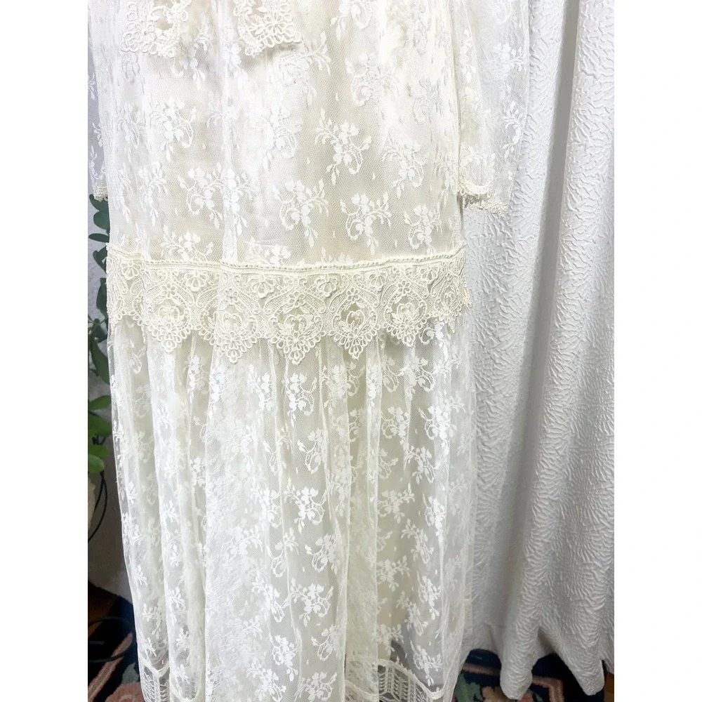 Vintage 1980s White Lace Drop Waist Wedding Dress, Size Medium - Picture 8 of 11